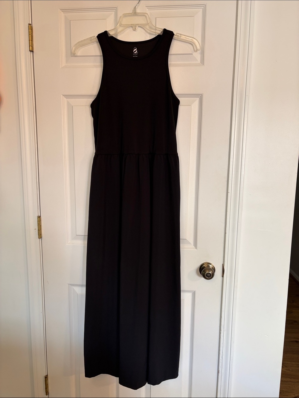 Classic Black Sleeveless Maxi Dress - Timeless Everyday Style with pockets
